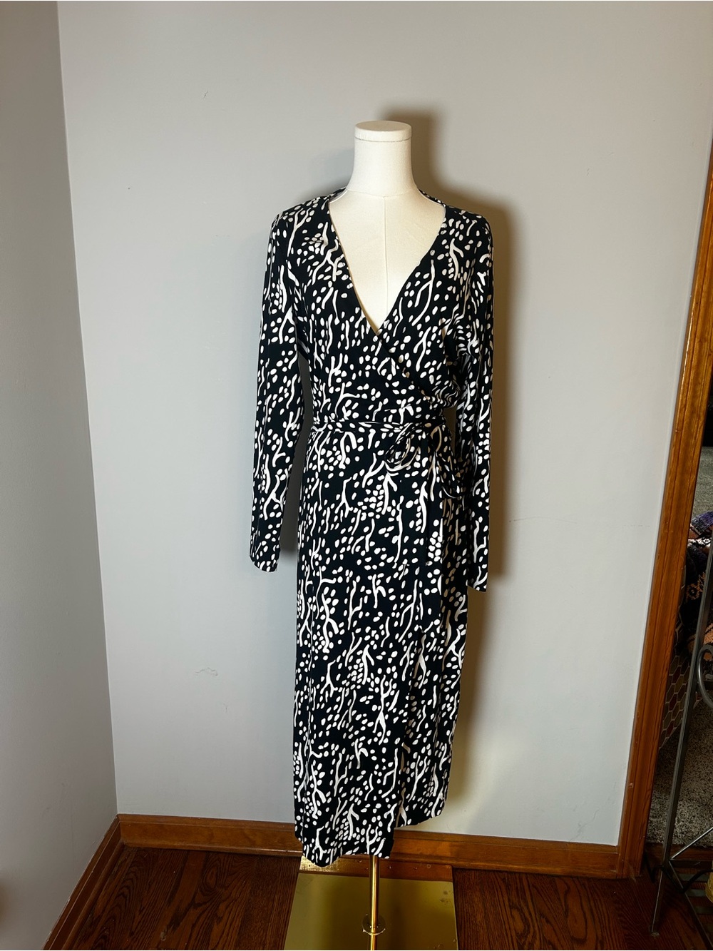 Diane Von Furstenberg Black and White Abstract Wrap Dress Size XL